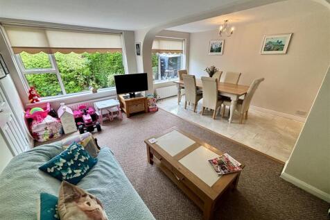 Open Plan Dining and Family Room
