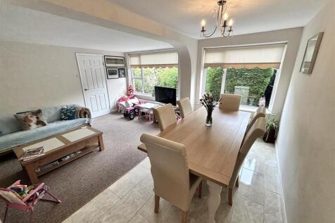 Open Plan Dining and Family Room