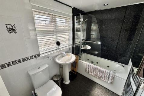 Family Bathroom/WC