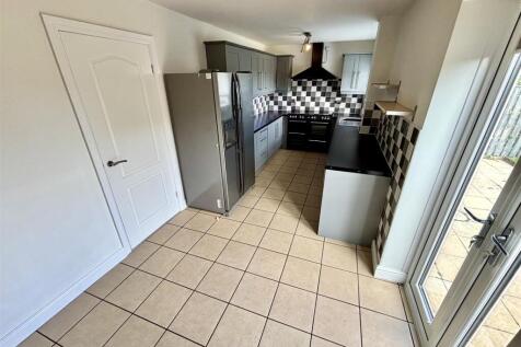 Open Plan Kitchen and Dining Room