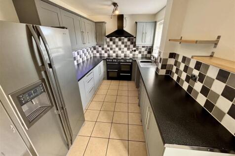 Open Plan Kitchen and Dining Room