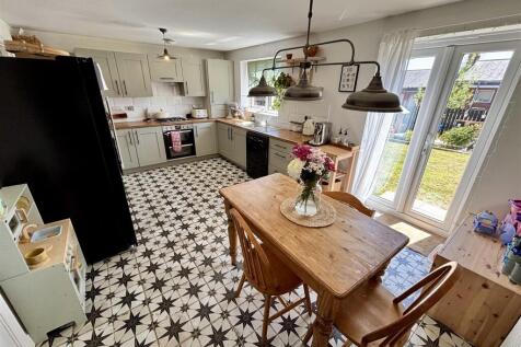 Open Plan Kitchen and Dining Room