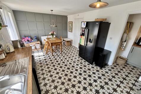 Open Plan Kitchen and Dining Room