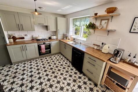 Open Plan Kitchen and Dining Room