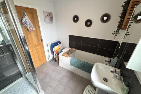Family Bathroom/WC