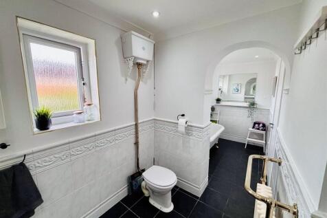 Family Bathroom/WC