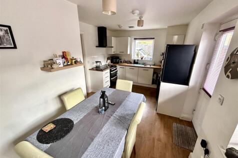 Open Plan Kitchen and Dining Room