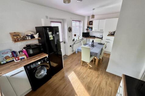Open Plan Kitchen and Dining Room