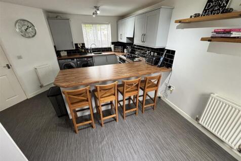 Open Plan Kitchen and Dining Room