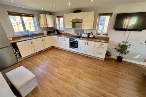 Open Plan Kitchen and Dining Room