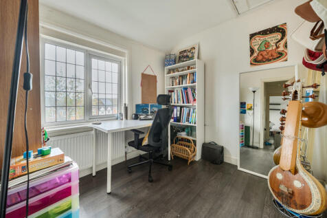 1372340-9-690cd63...