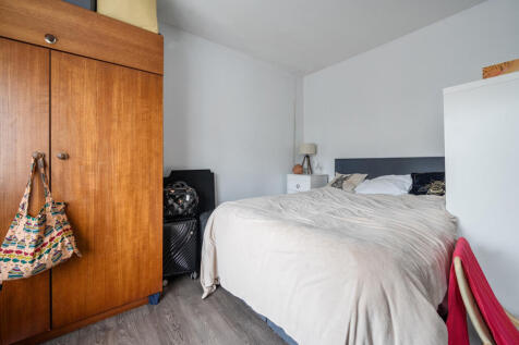 1372340-11-690cd6...