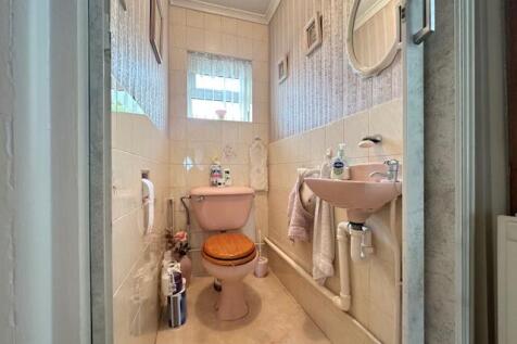 Cloakroom/wc