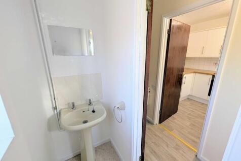 Cloakroom/wc