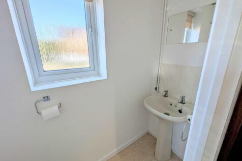 Cloakroom/wc