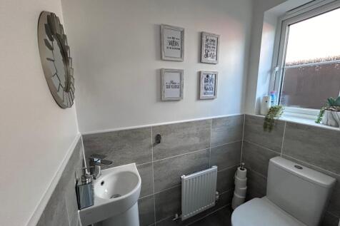 Cloakroom/wc