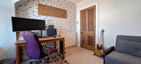 SINGLE BEDROOM.jpg