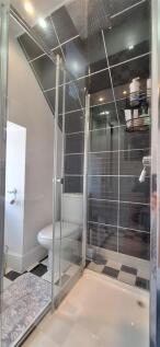 SHOWER ROOM.jpg