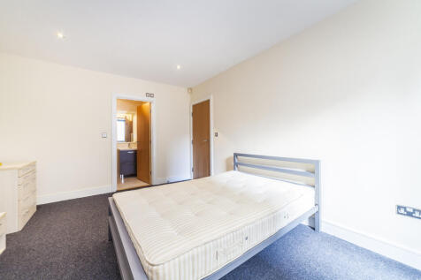 En-suite bedroom #2