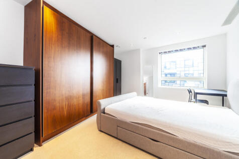 En-suite bedroom #1