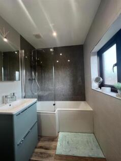 3 Ennerdale Bathroom.jpg