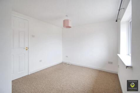 bedroom 2 .jpg
