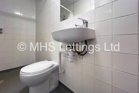 Communal-Shower-R...