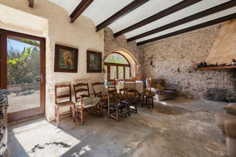 Interior (2)