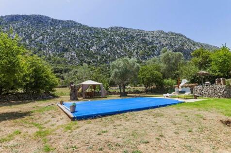 Pool &amp; Garden