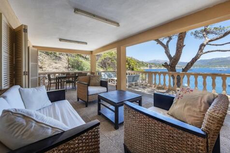 Covered Terrace