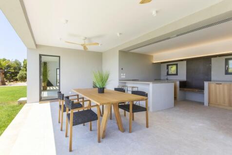 Outdoor kitchen