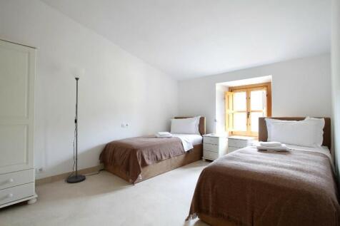 twin bedroom
