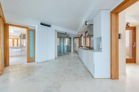 Interior (3)