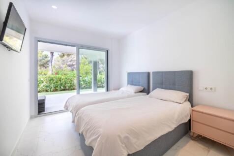 Bedroom (2)