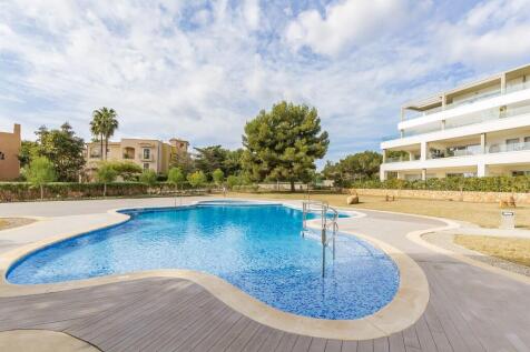 Pool and Exterior (4