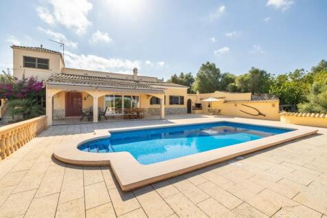 Pool and Exterior (1