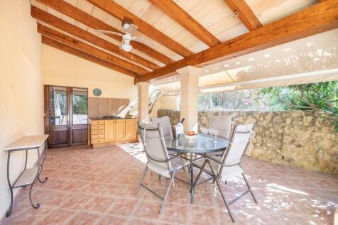Outdoor Kitchen