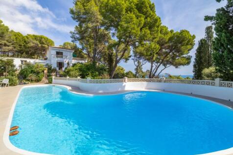 Pool and Exterior (1