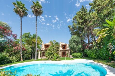 Pool and house