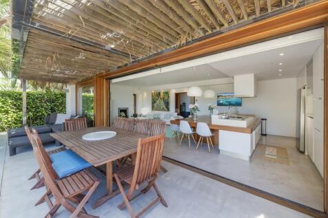 Alfresco Dining