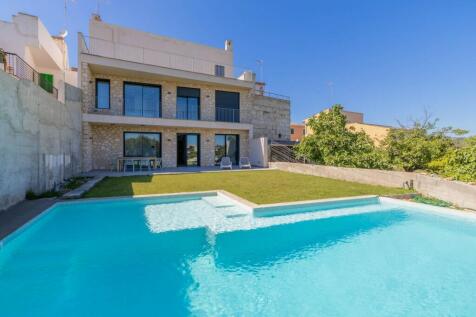 Pool and Exterior (2