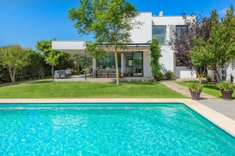 Exterior and Pool (1