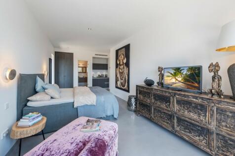 Guest Bedroom 1