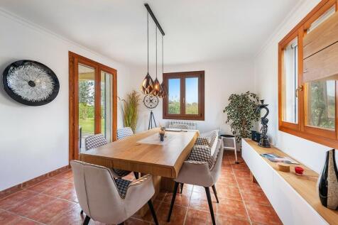 DINING ROOM 1