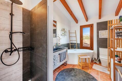 BATHROOM 2
