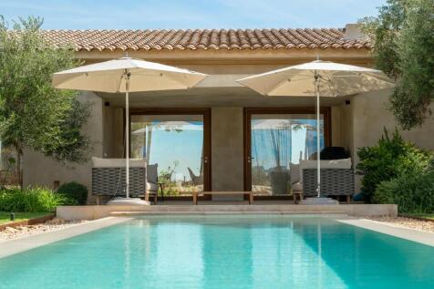 Pool and Exterior (2