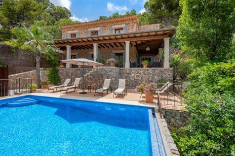 Exterior and Pool (1