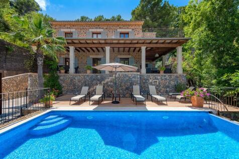 Exterior and Pool (2