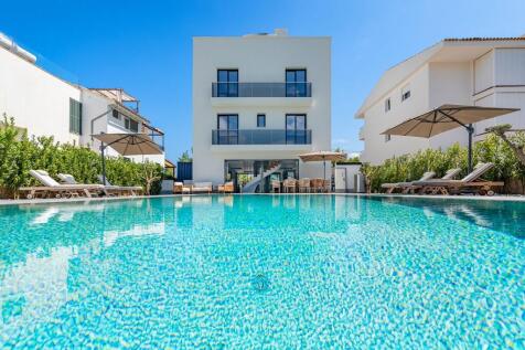 Pool and Exterior (1