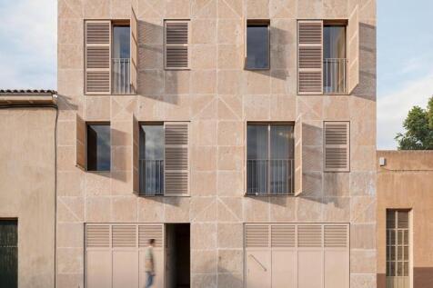 Facade crop